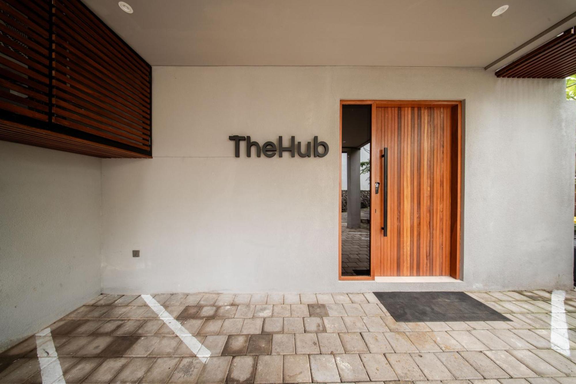Thehub Pererenan Coworking, Pool And Rooftop チャングー エクステリア 写真
